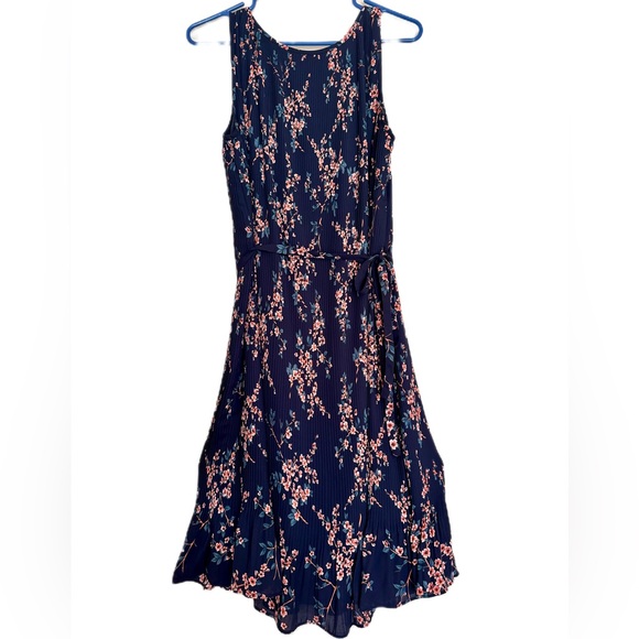 Banana Republic Floral Pleated Dress - Picture 3 of 10